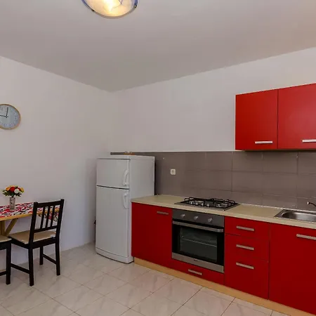 Nedeljko Apartment *